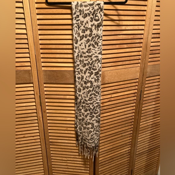Derhy Leopard Print Angora Scarf - Picture 5 of 16